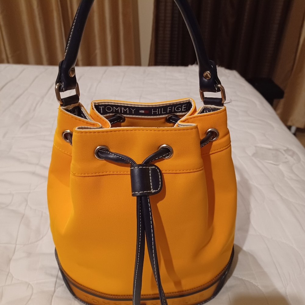 ❤️Tommy HilfigerBucket Tote